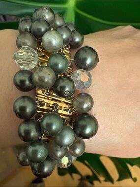 Vintage Expansion Cha-Cha Bracelet | Dark Gunmetal Pearl & Crystal Bead #234